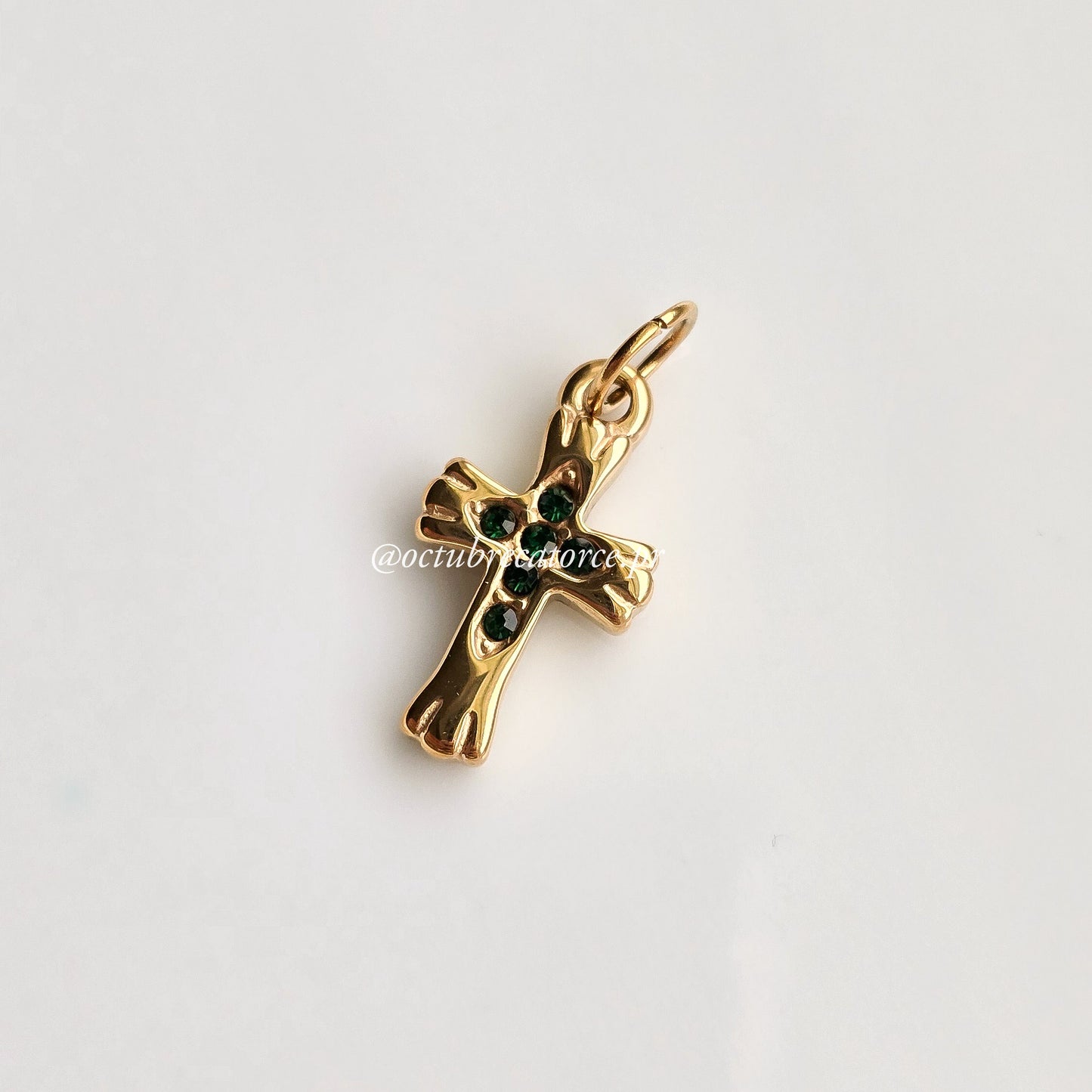 Cruz de Esmeralda Charm