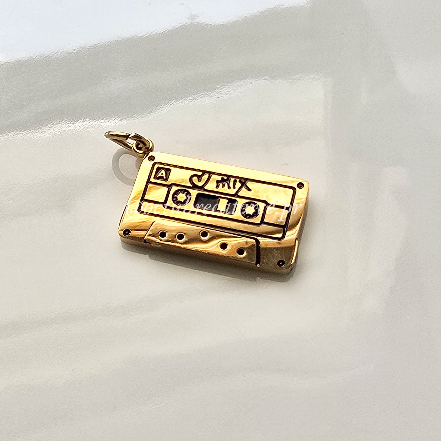 Caset Charm