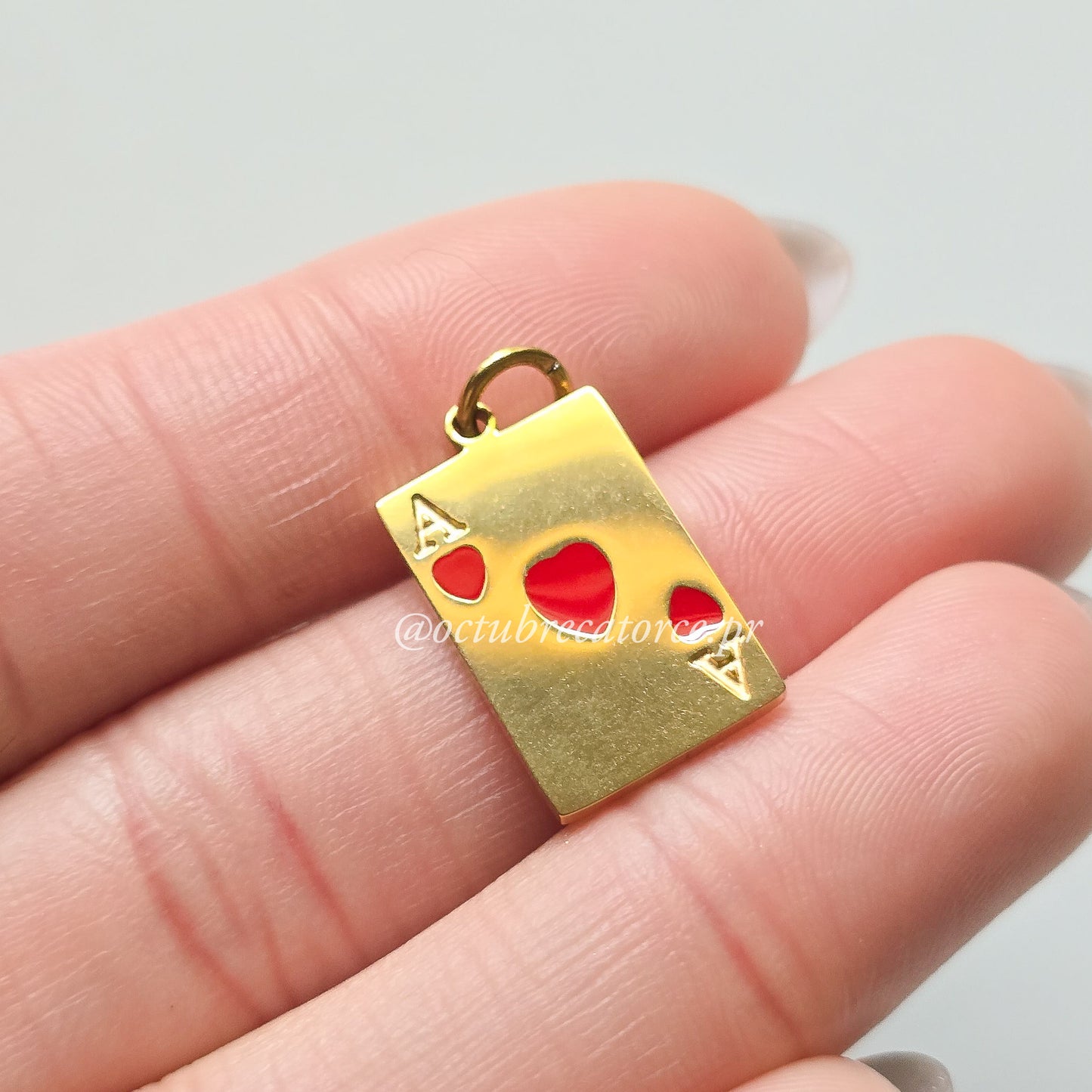 A de Corazones Charm