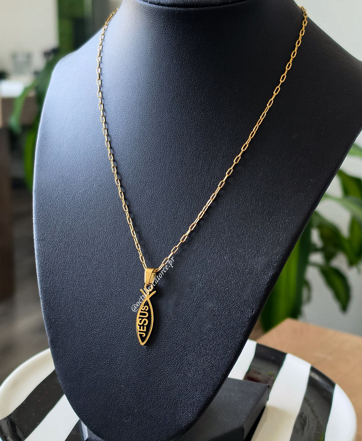 Jesús Necklace