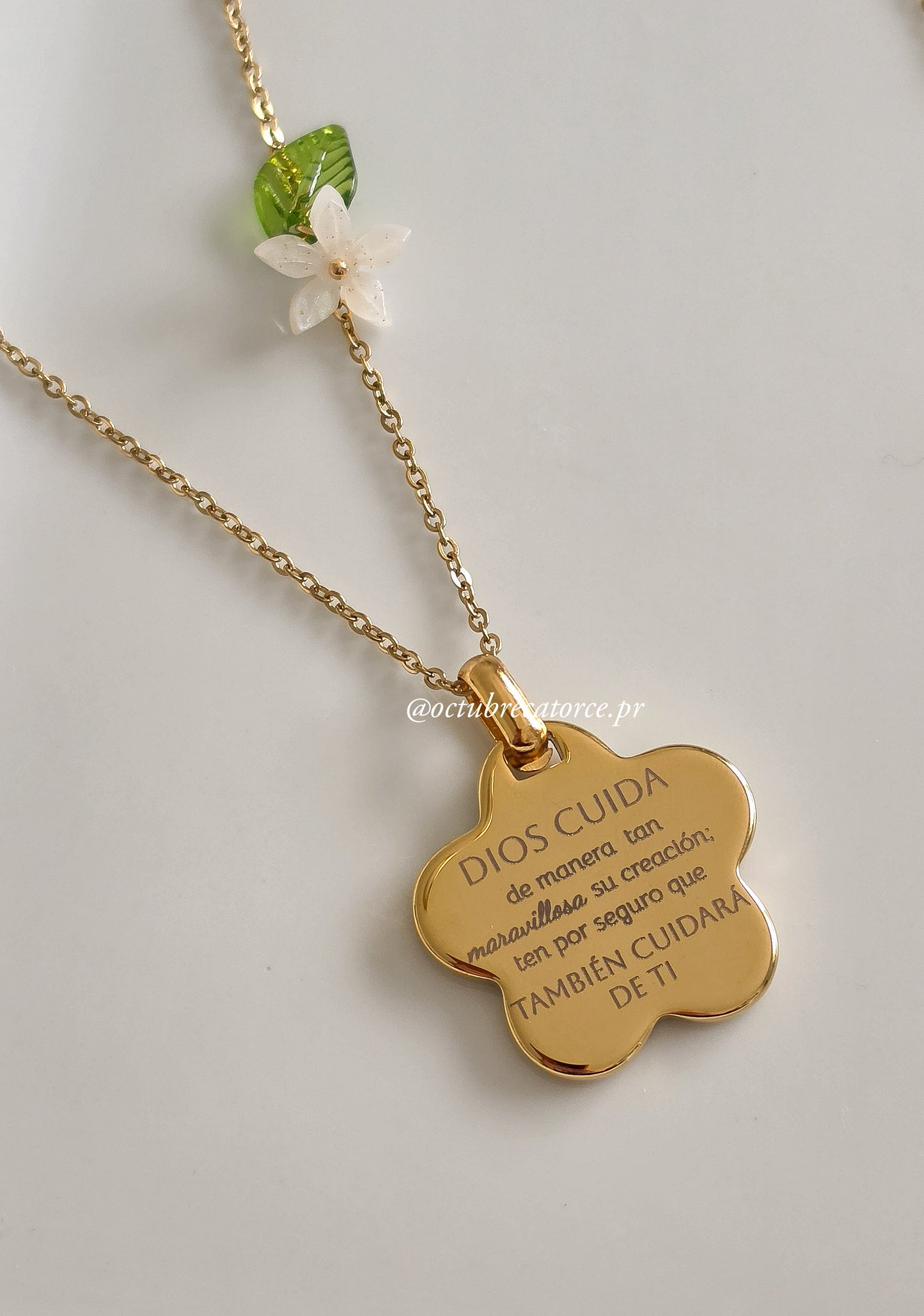 Lirios del monte Necklace