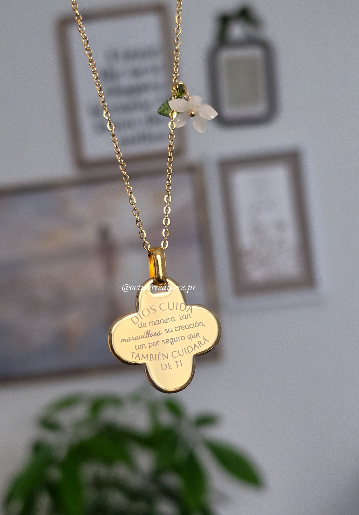 Lirios del campo Necklace