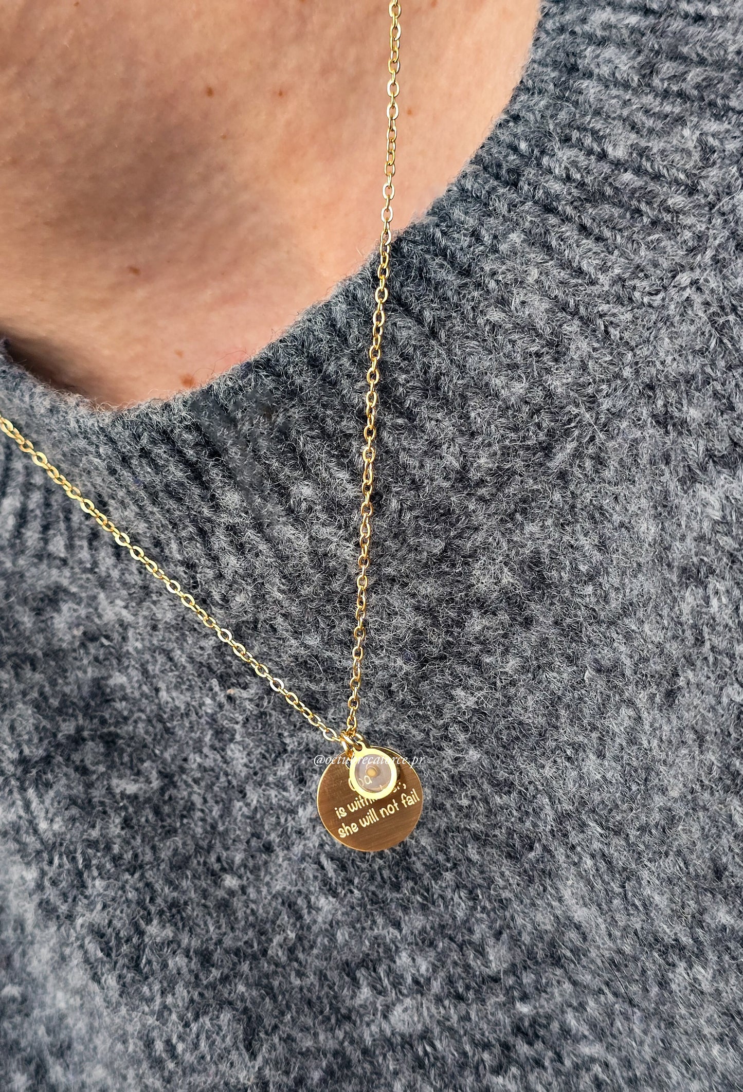 Sostenida por fe Necklace