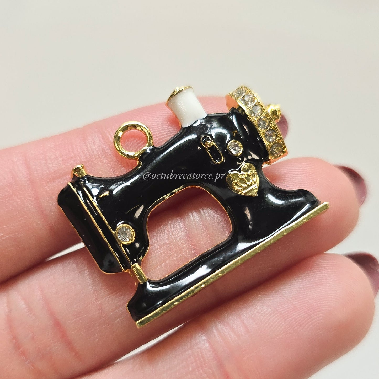 Costura Charm